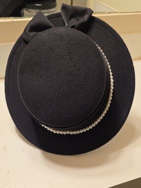 Elegant Black Wool Pearl-Trim Hat with Bow